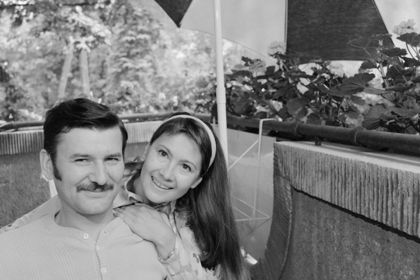 Galambos Erzsi és Petrovics Emil 1972-ben budapesti lakásukban. Fotó: MTI/Keleti Éva