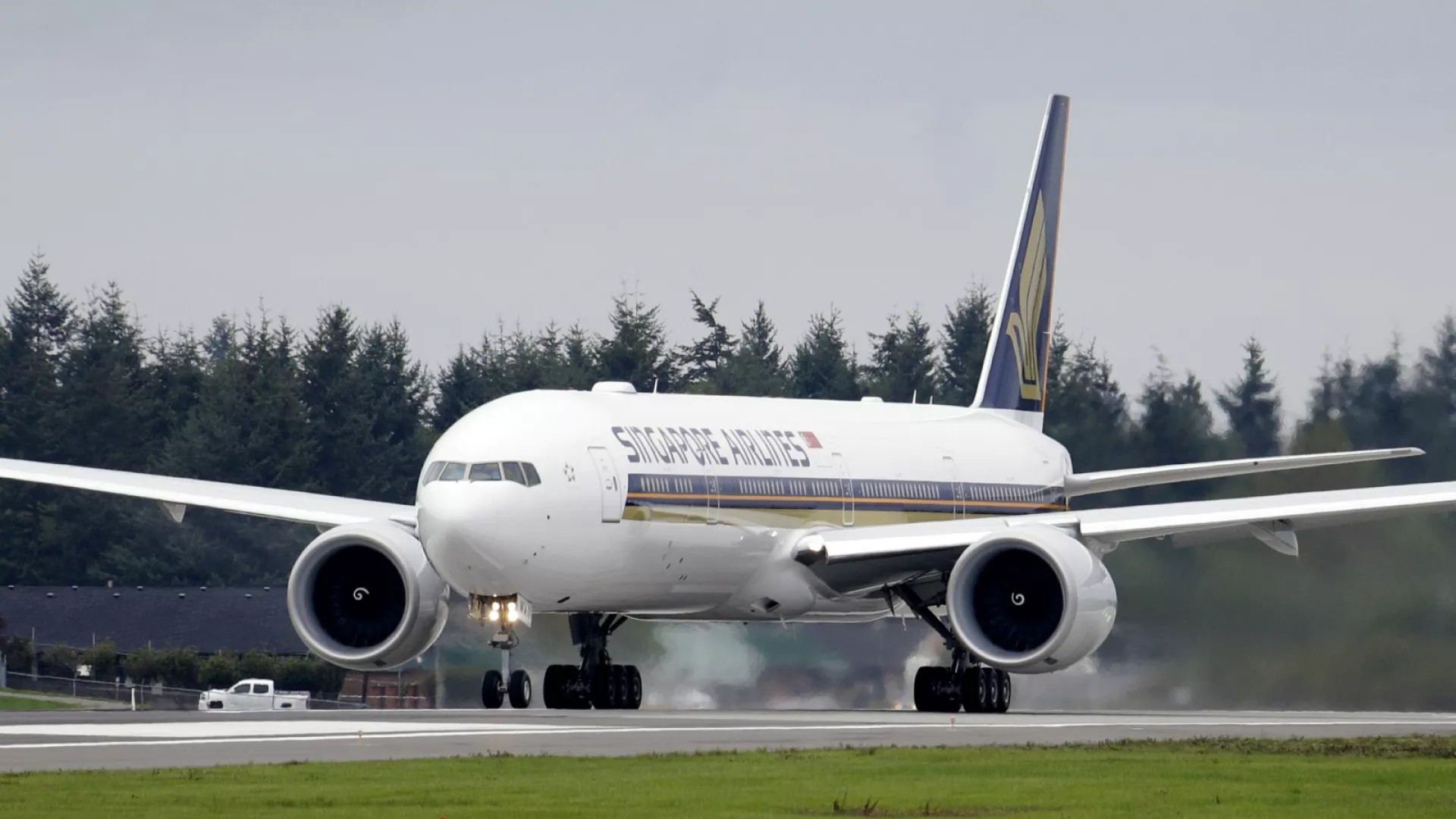 Fotónk illusztráció: a Singapore Airlines Boeing-je egy amerikai repülőtéren - Szerzői jogok AP Photo/Elaine Thompson