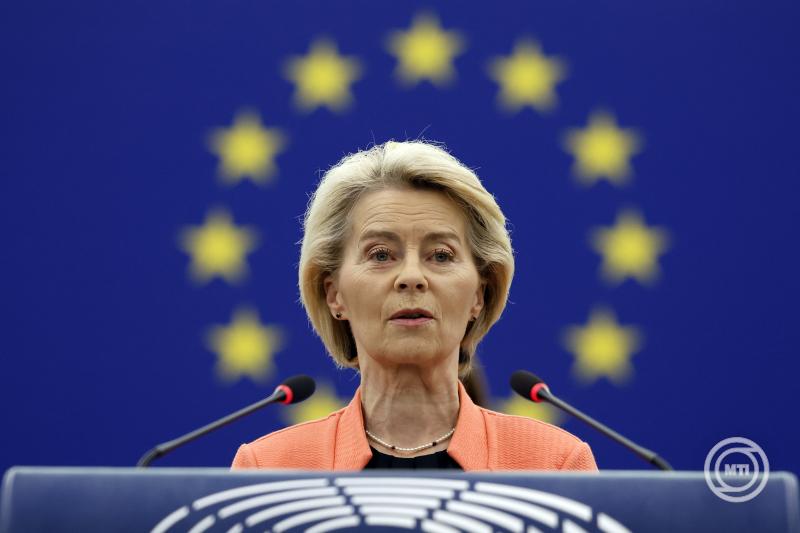 Ursula von der Leyen, az Európai Bizottság elnöke felszólal az ellene benyújtott bizalmatlansági indítvány vitáján az Európai Parlament plenáris ülésén, a testület strasbourgi épületében 2025. július 7-én. MTI/EPA/Guillaume Horcajuelo