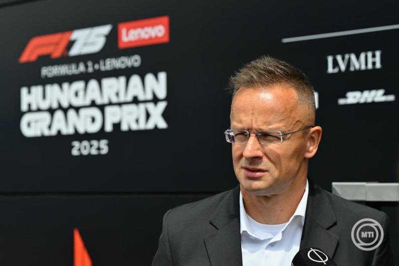 Szijjártó Péter külgazdasági és külügyminiszter nyilatkozik a sajtó képviselőinek a Forma-1-es Magyar Nagydíj napján a mogyoródi Hungaroringen 2025. augusztus 3-án. MTI/Vasvári Tamás