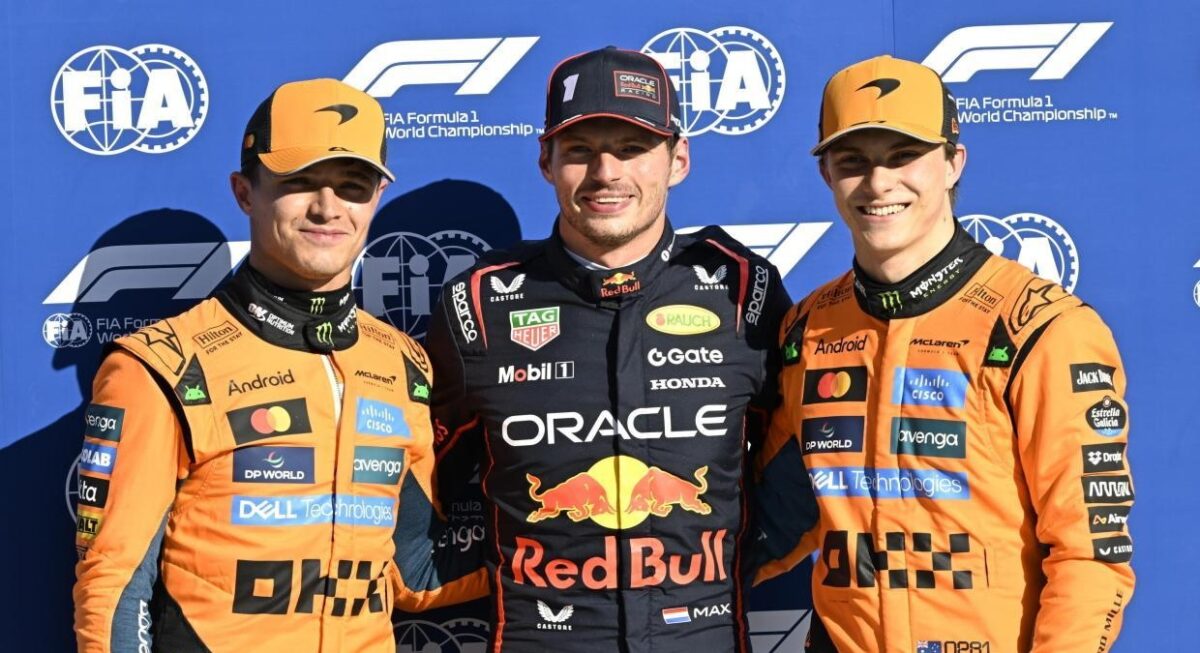 A legjobb köridőt elérő Max Verstappen, a Red Bull holland címvédője (k), a második helyzett Lando Norris, a McLaren brit versenyzője (b) és a harmadik helyezett Oscar Piastri, a McLaren ausztrál versenyzője a Forma-1-es autós gyorsasági világbajnokság Olasz Nagydíjának időmérő edzése után a monzai versenypályán 2025. szeptember 6-án. Fotó: MTI/EPA/ANSA/Daniel Dal Zennaro