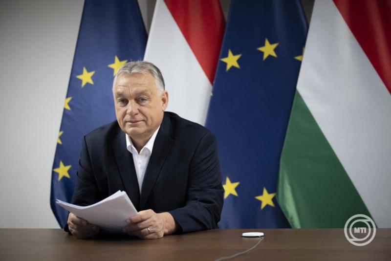 A Miniszterelnöki Sajtóiroda által közreadott képen Orbán Viktor miniszterelnök az António Costa, az Európai Tanács (ET) elnöke által összehívott csúcsszintű videokonferencián vesz részt a Karmelita kolostorban 2025. február 26-án. A videokonferenciát a jövő hétre tervezett, egynapos brüsszeli, rendkívüli európai uniós csúcstalálkozót megelőzően hívta össze az ET elnöke. MTI/Miniszterelnöki Sajtóiroda/Benko Vivien Cher