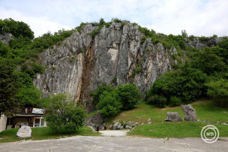 A Baradla barlang bejárata az Aggteleki Nemzeti Park alapításának 40. évfordulója alkalmából szervezett ünnepség napján Aggteleken 2025. május 22-én. MTI/Vajda János