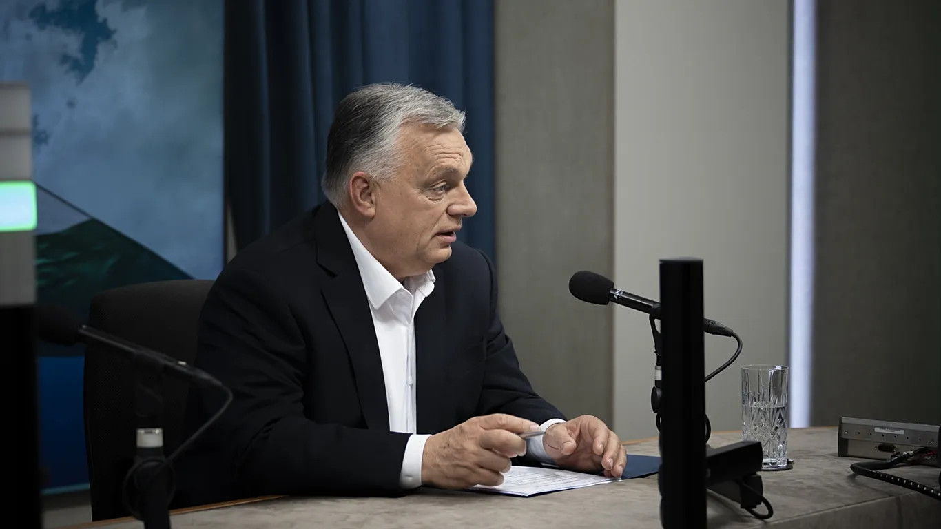 A miniszterelnök a Kossuth rádió stúdiójában -  Szerzői jogok  MTI/Miniszterelnöki Kommunikációs Főosztály/Benko Vivien Cher