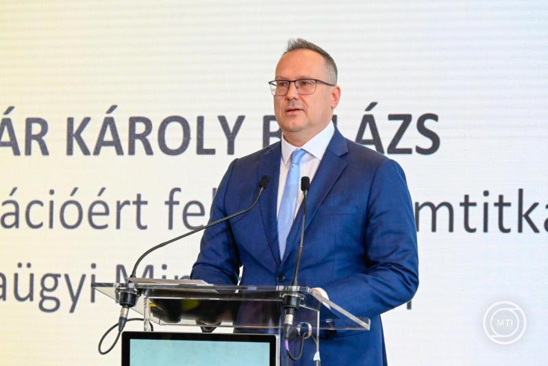 Solymár Károly Balázs, az Energiaügyi Minisztérium infokommunikációért felelős államtitkára beszédet mond a Néprajzi Múzeumban megrendezett Gondosóra családi nap megnyitóján 2025. október 18-án. MTI/Máthé Zoltán