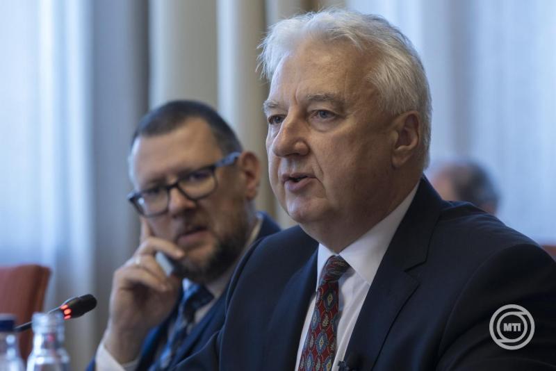 Semjén Zsolt nemzetpolitikáért felelős miniszterelnök-helyettes éves meghallgatásán az Országgyűlés igazságügyi bizottságának ülésén az Országház Nagy Imre termében 2025. november 4-én. MTI/Kocsis Zoltán