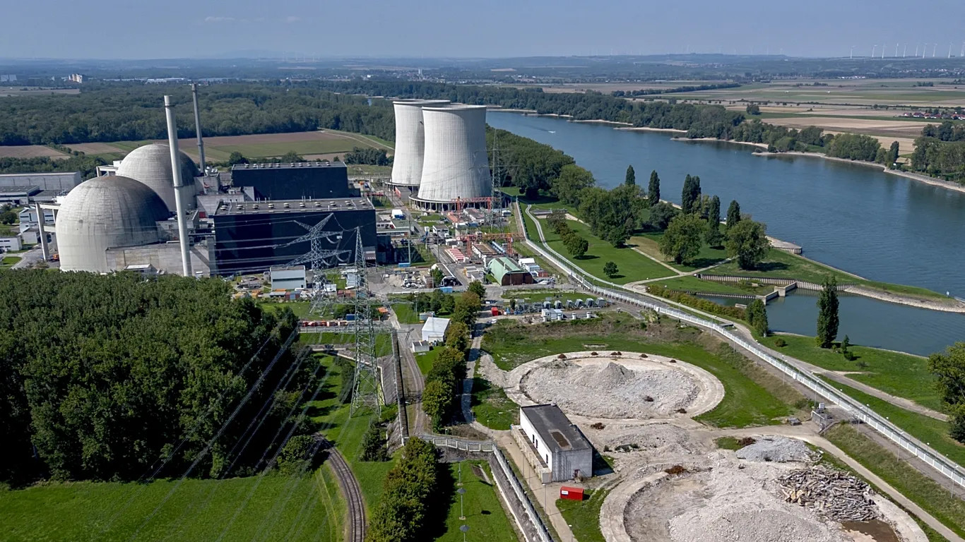 Archív fotó: a leállított Biblis atomerőmű Hessen tartományban - Szerzői jogok AP Photo/Michael Probst