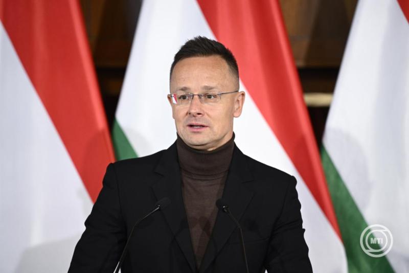 Szijjártó Péter külgazdasági és külügyminiszter sajtótájékoztatót tart a Karmelita kolostorban 2025. november 5-én. Az e heti washingtoni magyar-amerikai csúcstalálkozó két fő témája az ukrajnai béketeremtés, illetve a kétoldalú gazdasági és energetikai együttműködés - jelentette ki Szijjártó Péter. MTI/Bodnár Boglárka