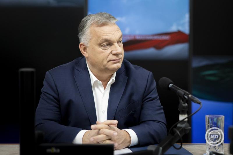 A Miniszterelnöki Sajtóiroda által közreadott képen Orbán Viktor miniszterelnök interjút ad a Jó reggelt, Magyarország! című műsorban a Kossuth rádió óbudai stúdiójában 2024. december 13-án. MTI/Miniszterelnöki Sajtóiroda/Fischer Zoltán