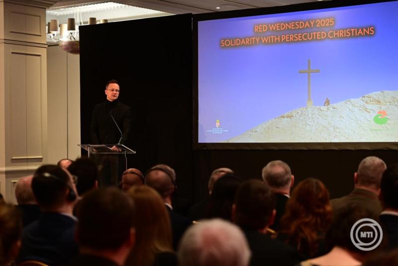 Szijjártó Péter külgazdasági és külügyminiszter beszédet mond a Red Wednesday 2025 Szolidaritás az üldözött keresztényekkel konferencián a budapesti Corinthia Hotelben 2025. november 19-én. MTI/Kovács Attila