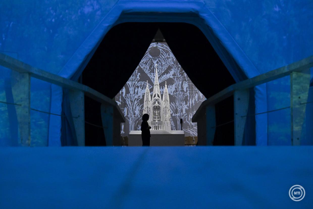 Az Angyalok és építészek - Makovecz Imre 90 című kiállítás a Műcsarnokban 2025. november 20-án. A tárlat november 21. és 2026. február 1-je között látogatható. MTI/Hegedüs Róbert