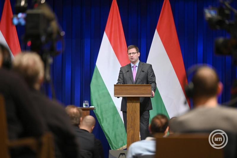 Gulyás Gergely, a Miniszterelnökséget vezető miniszter a Kormányinfó sajtótájékoztatón a Karmelita kolostorban 2025. november 27-én. MTI/Balogh Zoltán