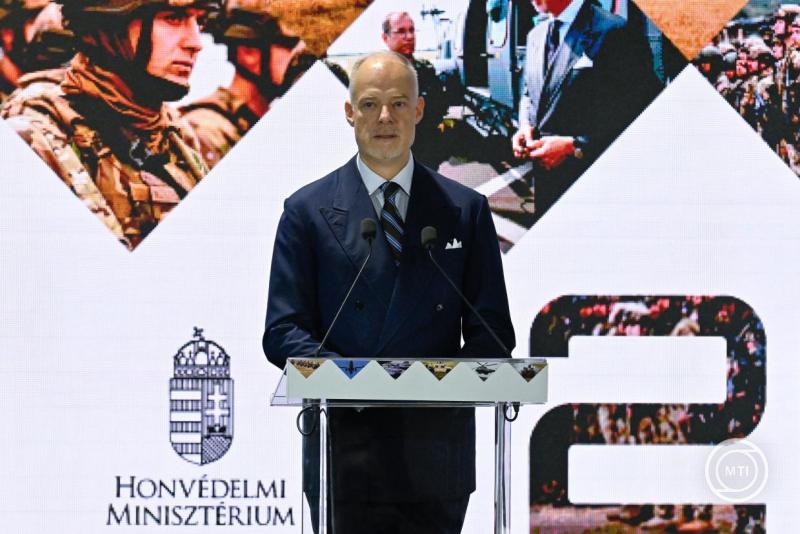 Szalay-Bobrovniczky Kristóf honvédelmi miniszter beszédet mond a Magyar Honvédség állománygyűlésén a budapesti Bálna Honvédelmi Rendezvényközpontban 2025. december 11-én. MTI/Máthé Zoltán