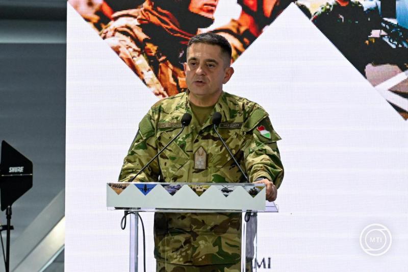 Böröndi Gábor vezérezredes, a Honvéd Vezérkar főnöke beszédet mond a Magyar Honvédség állománygyűlésén a budapesti Bálna Honvédelmi Rendezvényközpontban 2025. december 11-én. MTI/Máthé Zoltán