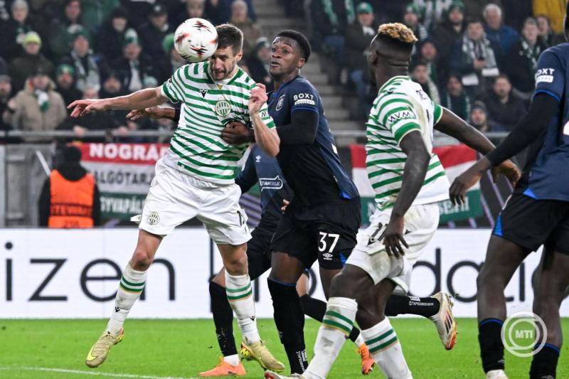 Varga Barnabás, a Ferencváros játékosa (b) gólt fejel a labdarúgó Európa-liga alapszakaszának 6. fordulójában játszott Ferencvárosi TC - Glasgow Rangers mérkőzésen a Groupama Arénában 2025. december 11-én. MTI/Vasvári Tamás