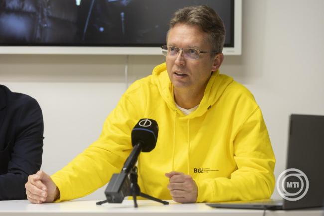 Hankó Balázs kulturális és innovációs miniszter a Kérdezd a minisztert! elnevezésű hallgatói fórumot követő sajtótájékoztatón a Budapesti Gazdaságtudományi Egyetemen (BGE) 2025. december 3-án. MTI/Kocsis Zoltán