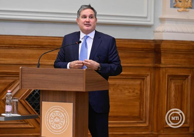 Nagy Márton nemzetgazdasági miniszter nyitóbeszédet mond a Nemzeti Közszolgálati Egyetem (NKE) fennállásának 15. évfordulója alkalmából szervezett Ludovika 15 programsorozaton, a Magyarország elmúlt évtizede - így váltunk Európa egyik legbiztonságosabb, legélhetőbb országává elnevezésű konferencián az NKE Ludovika főépületének Széchenyi-dísztermében 2026. február 23-án. MTI/Bruzák Noémi