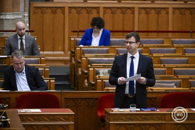 Bóka János európai uniós ügyekért felelős miniszter felszólal az Ukrajna uniós tagságának, háborús támogatásának és az Európai Unió katonai szövetséggé alakításának, valamint a tagállamok szuverenitását veszélyeztető törekvések elutasításáról szóló országgyűlési határozati javaslat általános vitájában az Országgyűlés plenáris ülésén 2026. február 25-én. MTI/Hegedüs Róbert